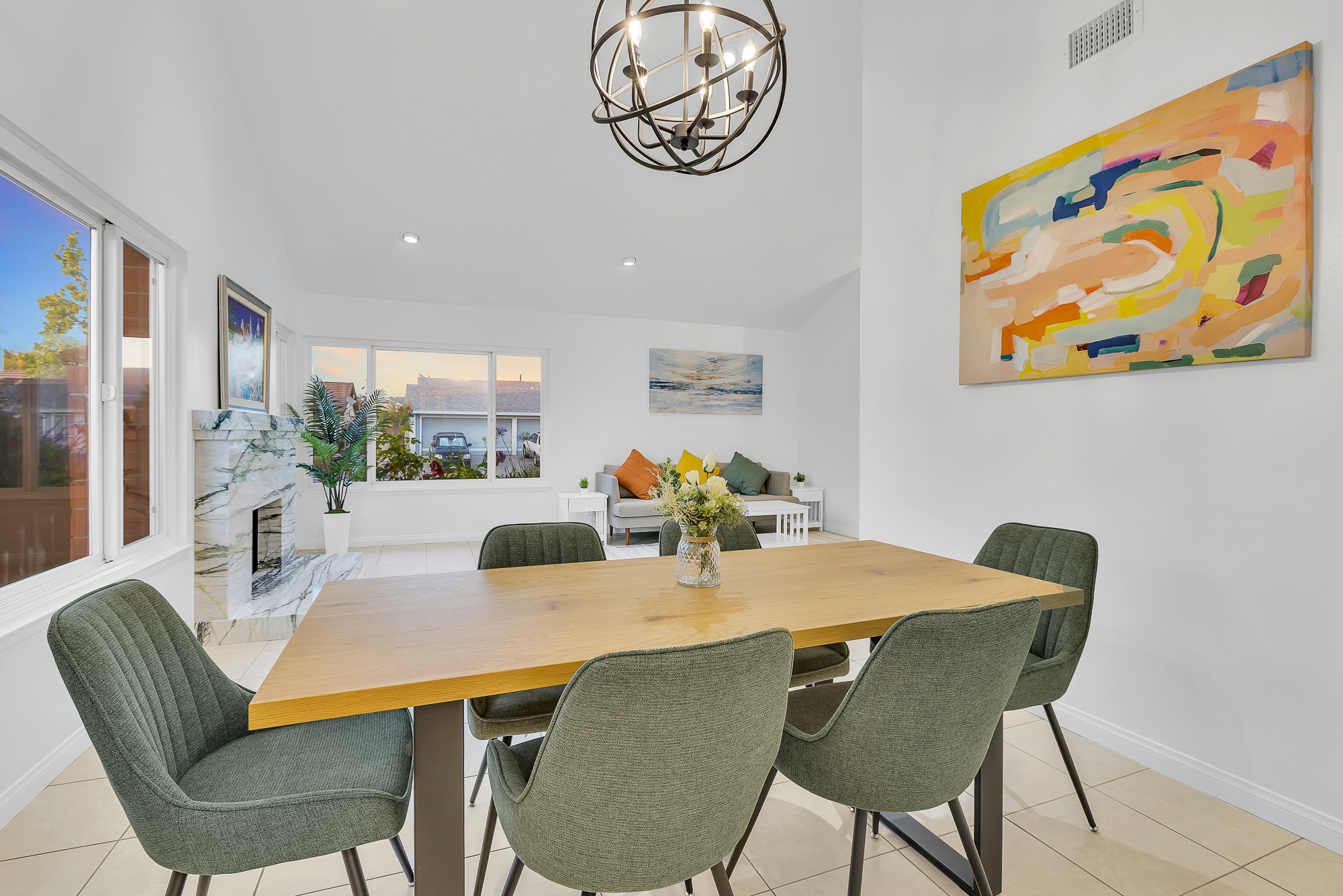 Interior photo (neutral walls) example 27